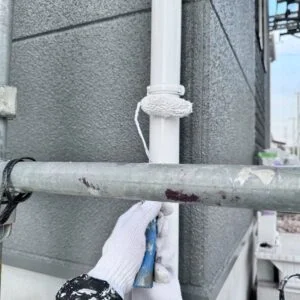 竪樋上塗り