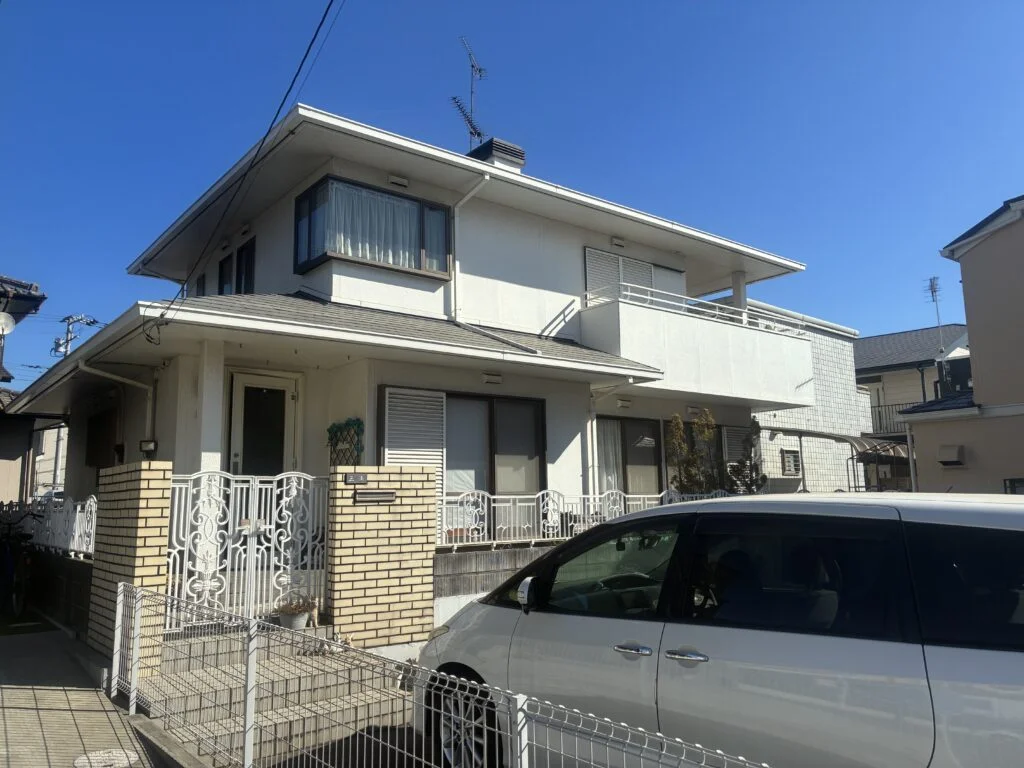 ホワイトカラーで美観を整え、明るく上品な住まいへ