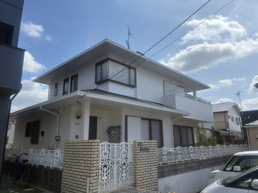 ホワイトカラーで美観を整え、明るく上品な住まいへ